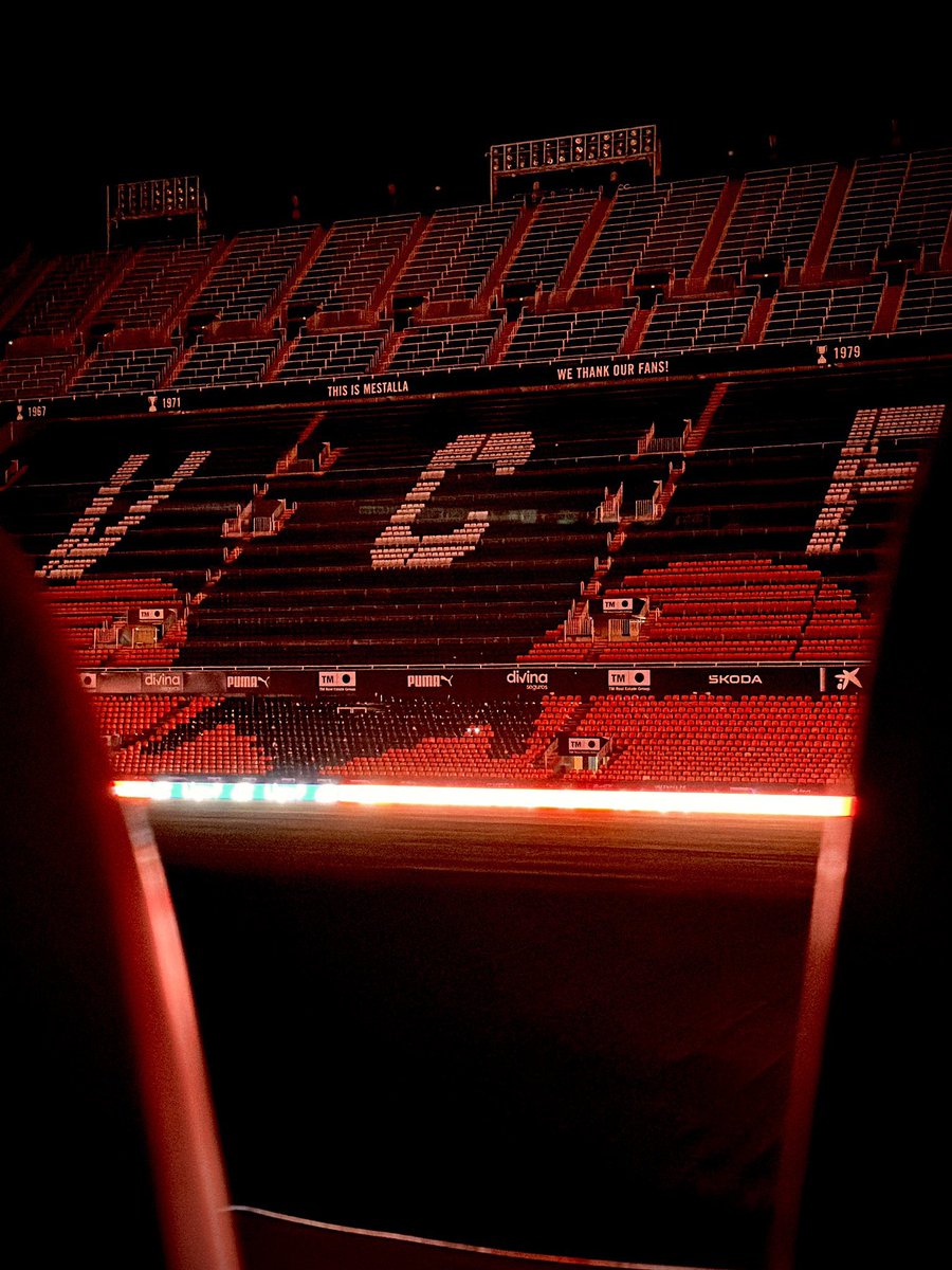FedericoMemela's tweet photo. Que sí que hay estadios impresionantes, precisosos, espectaculares…pero no hay UN CAMPO DE FUTBOL más bonito que Mestalla en el mundo.

Vaya fotos que ha subido el @Alaves https://t.co/BLnXjESQyx