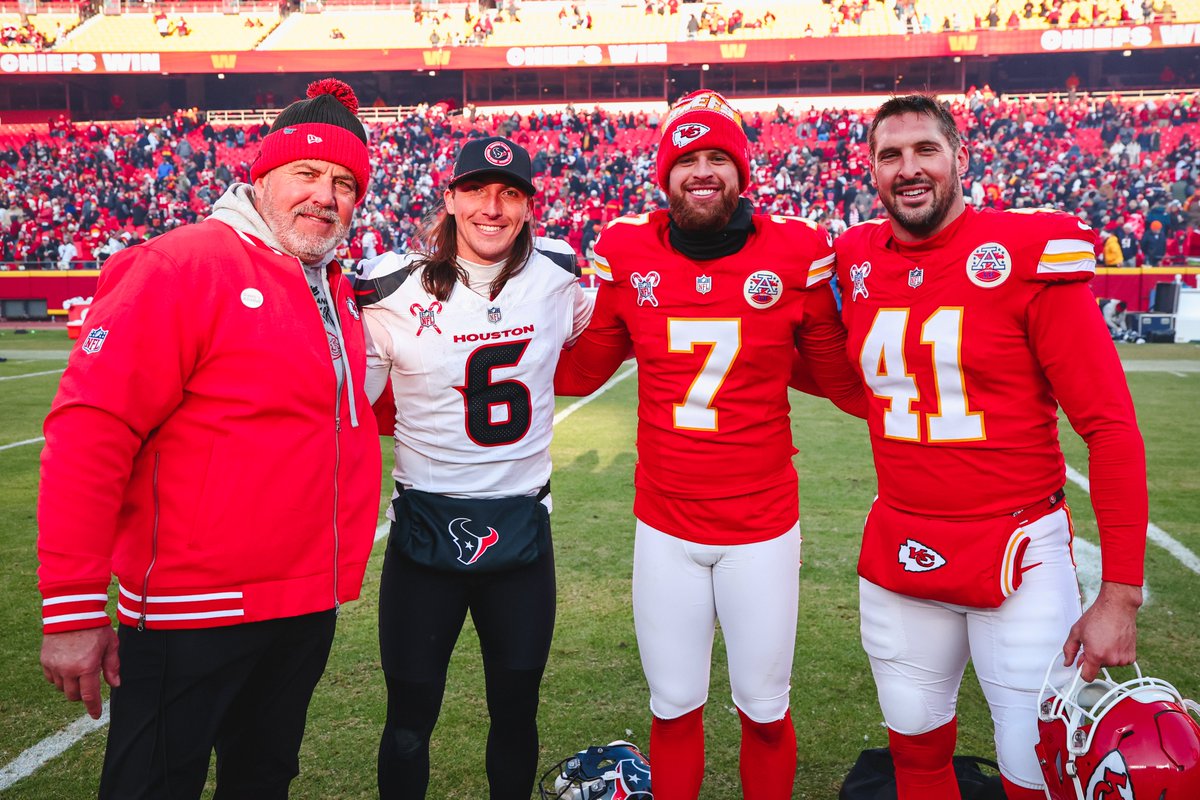 Kansas City Chiefs (@chiefs) on Twitter photo Always great to see an old friend 😁 <a href="/tommy_townsend/">Tommy Townsend</a> Always great to see an old friend 😁 <a href="/tommy_townsend/">Tommy Townsend</a>