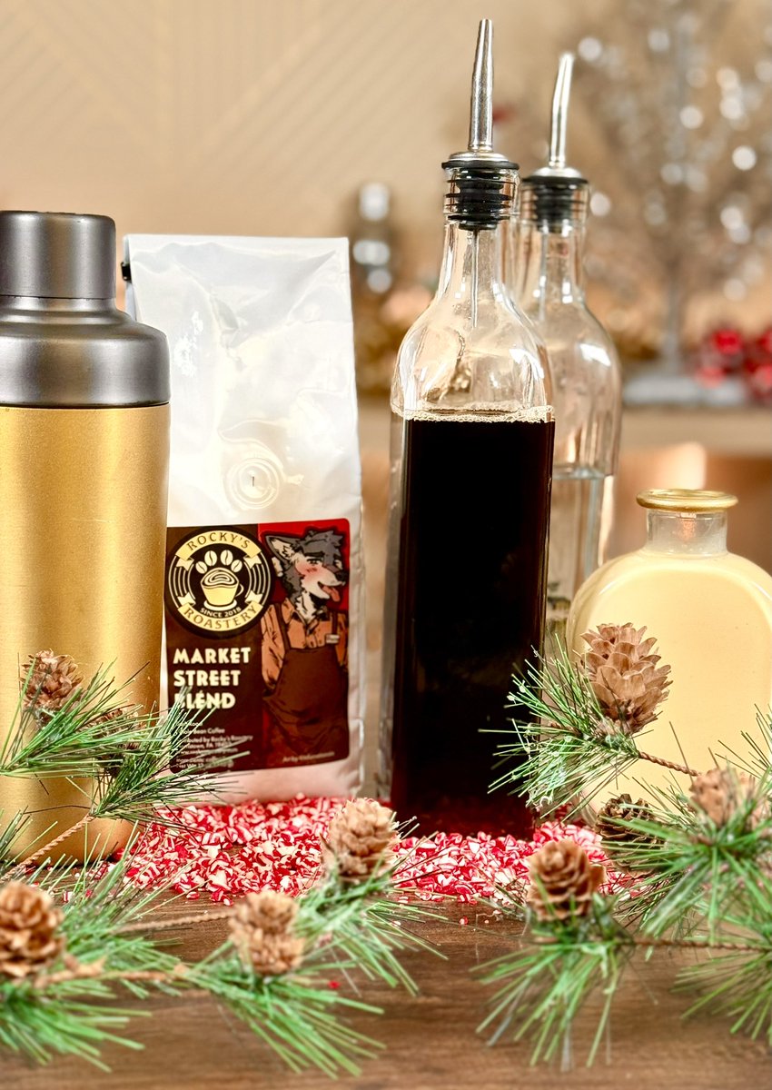 Something delicious is brewing🎄

#FurryFandom <a href="/rockysroastery/">Rocky's Roastery</a>