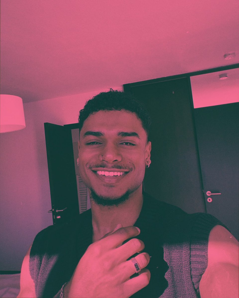 THXPROWLER's tweet image. Volvió vuestro vecino y enemigo.