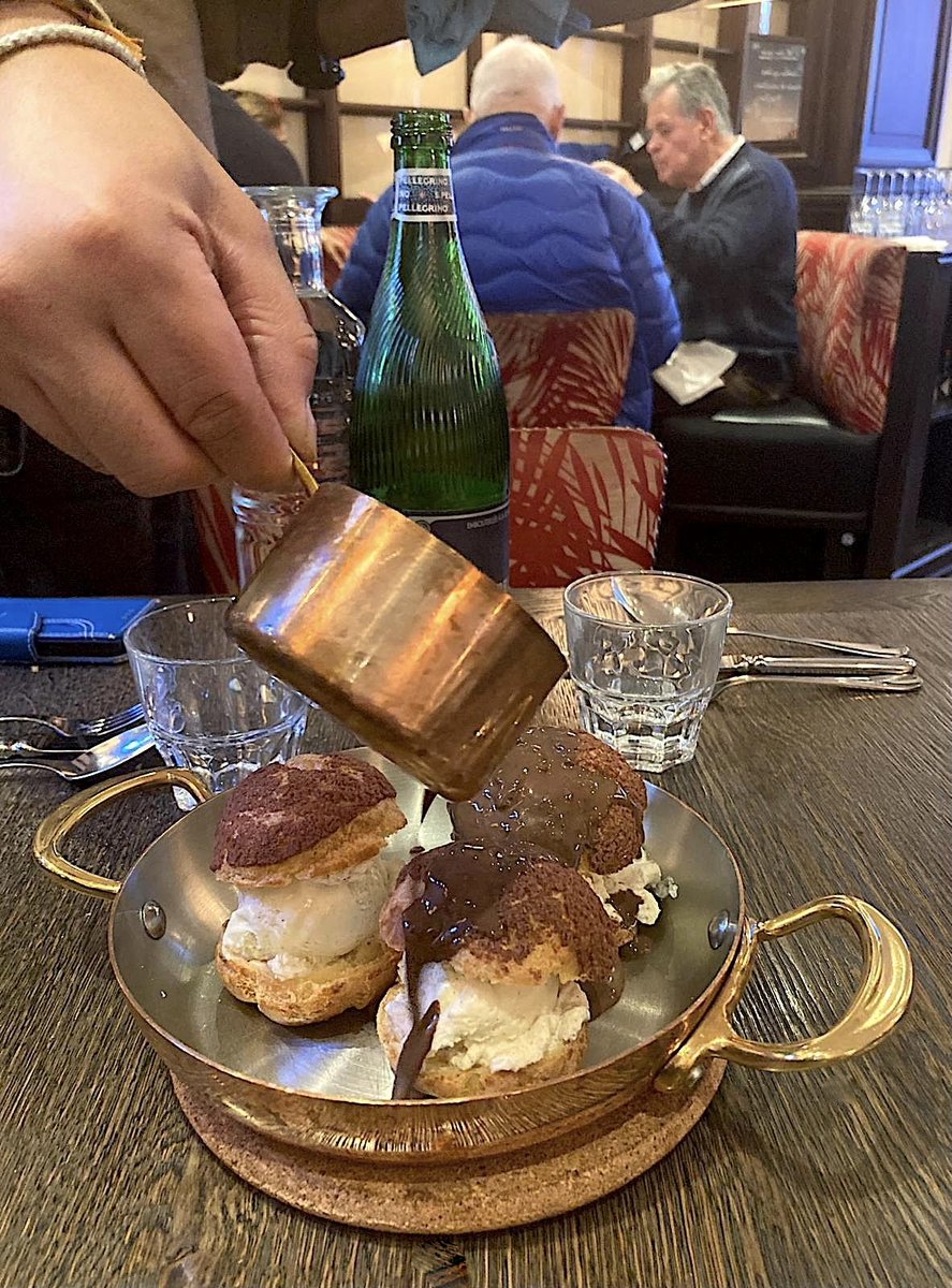 focusonparis's tweet photo. A classic dating from the 1600s #Profiteroles derives its name from "profit," a type of small gratifying reward that arrives at the end a large gratifying meal. #fooding #chocolate #frenchdesserts #chaudfroid https://t.co/6b3409efCH