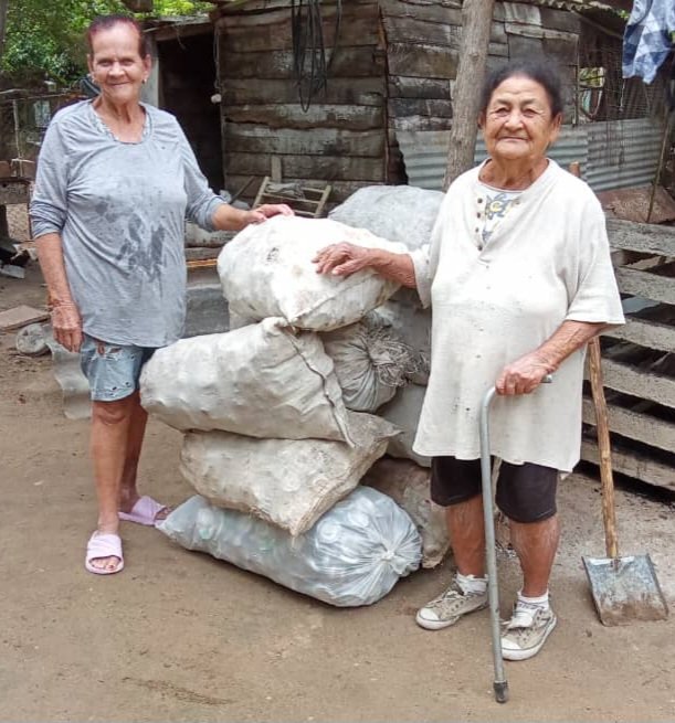 Sigue la ERMP Las Tunas enfrascada en el reciclo mi barrio este fin de semana recuperando valores y aportando a nuestra economía. Con los mejores resultados de la UEB Reciclaje Tuna, Puerto Padre, Menendez y Majibacoa.
#TareadeGrandes