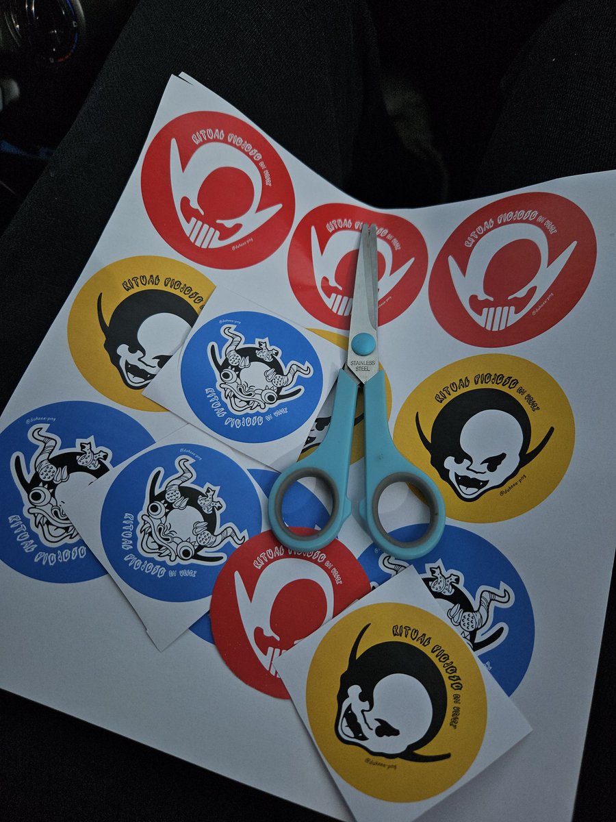 Llegando a la Plata con stickers para regalar