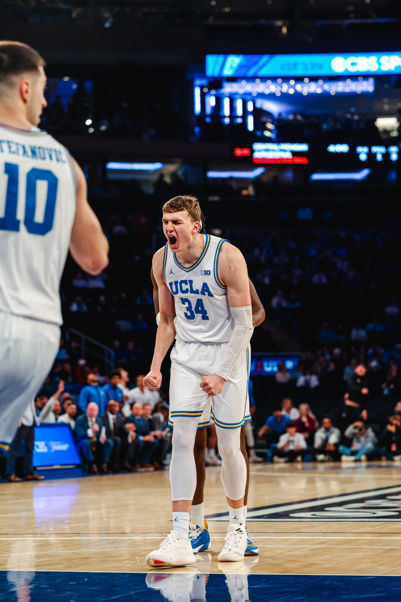 UCLAMBB's tweet photo. His name is Tyler Bilodeau, and he gets buckets.

2⃣4⃣ points
5⃣-5⃣ from deep

UCLA 59, UNC 45
11:45 | 2nd Half

#GoBruins