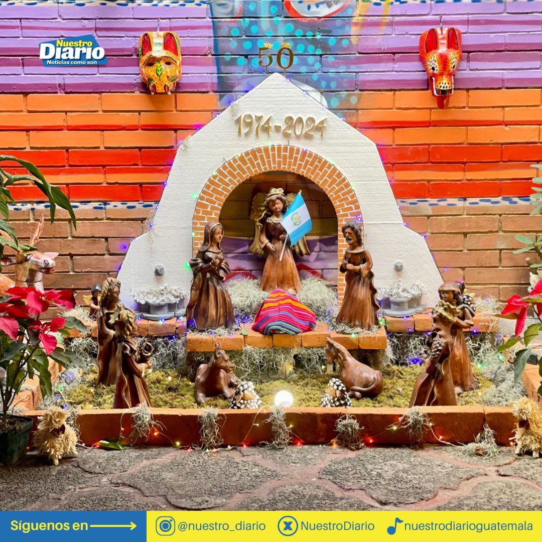 NuestroDiario's tweet photo. #Galería | Desde el Mercado de Artesanías, las manos #creativas y #trabajadoras de Lourdes Robles contribuyeron a la elaboración de este #nacimiento.
¡Qué bonito! 😊
Noticias como son, #NuestroDiario. 🗞️📱 https://t.co/Ms8sJuRkCW