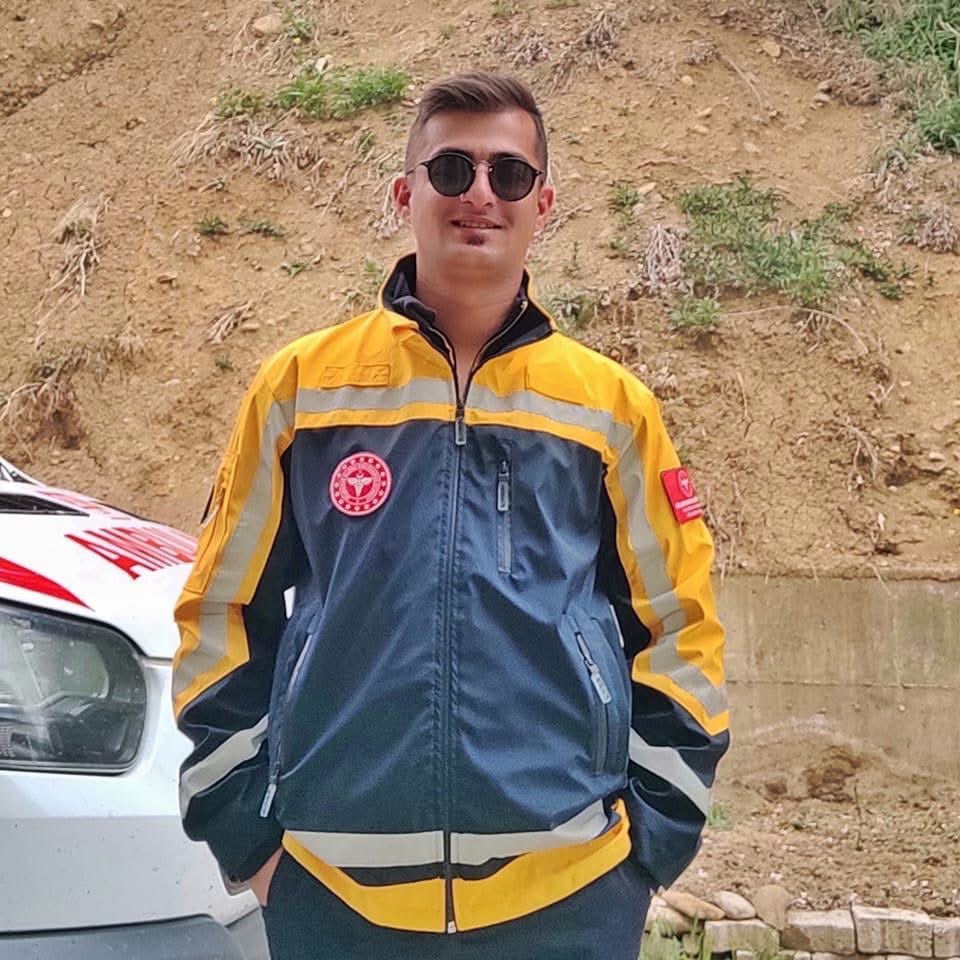 #22AralıkDünyaParamediklerGünü