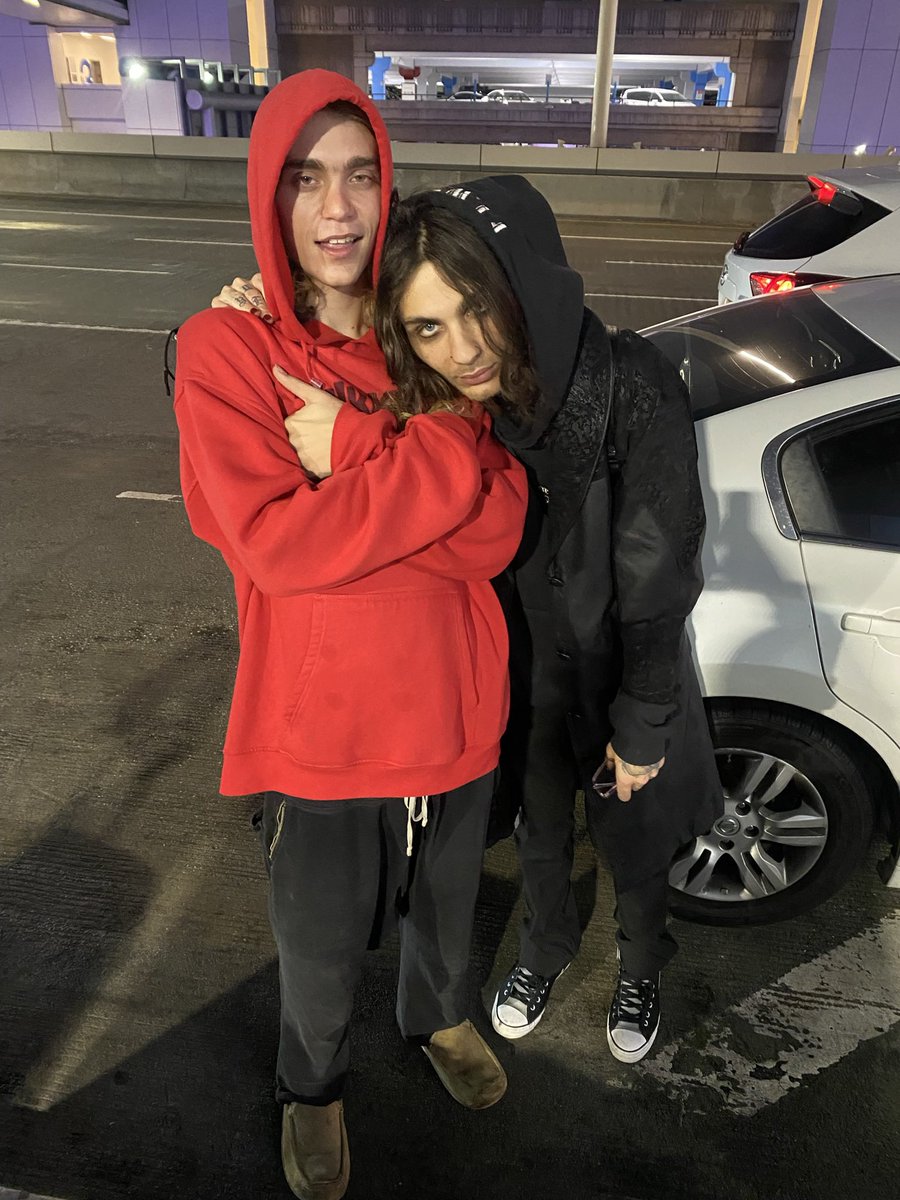 slayloverboy's tweet photo. rest in peace elijah man i genuinely can’t believe this such a pure genuine soul we’ll meet again sometime somewhere https://t.co/BVP75Muw54