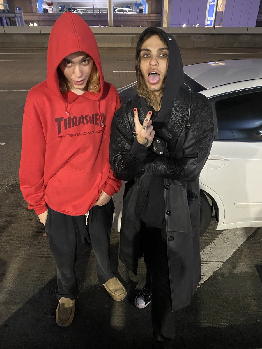 slayloverboy's tweet photo. rest in peace elijah man i genuinely can’t believe this such a pure genuine soul we’ll meet again sometime somewhere https://t.co/BVP75Muw54