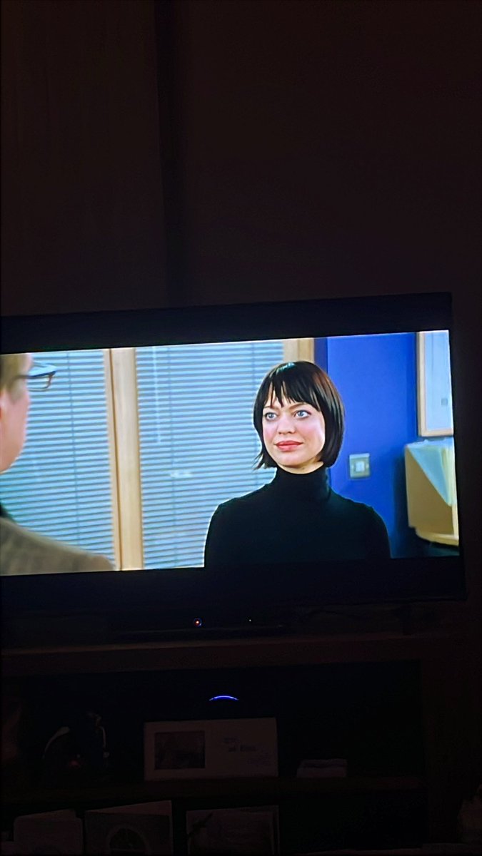 10 minutes in love actually and honestly i despise this tart