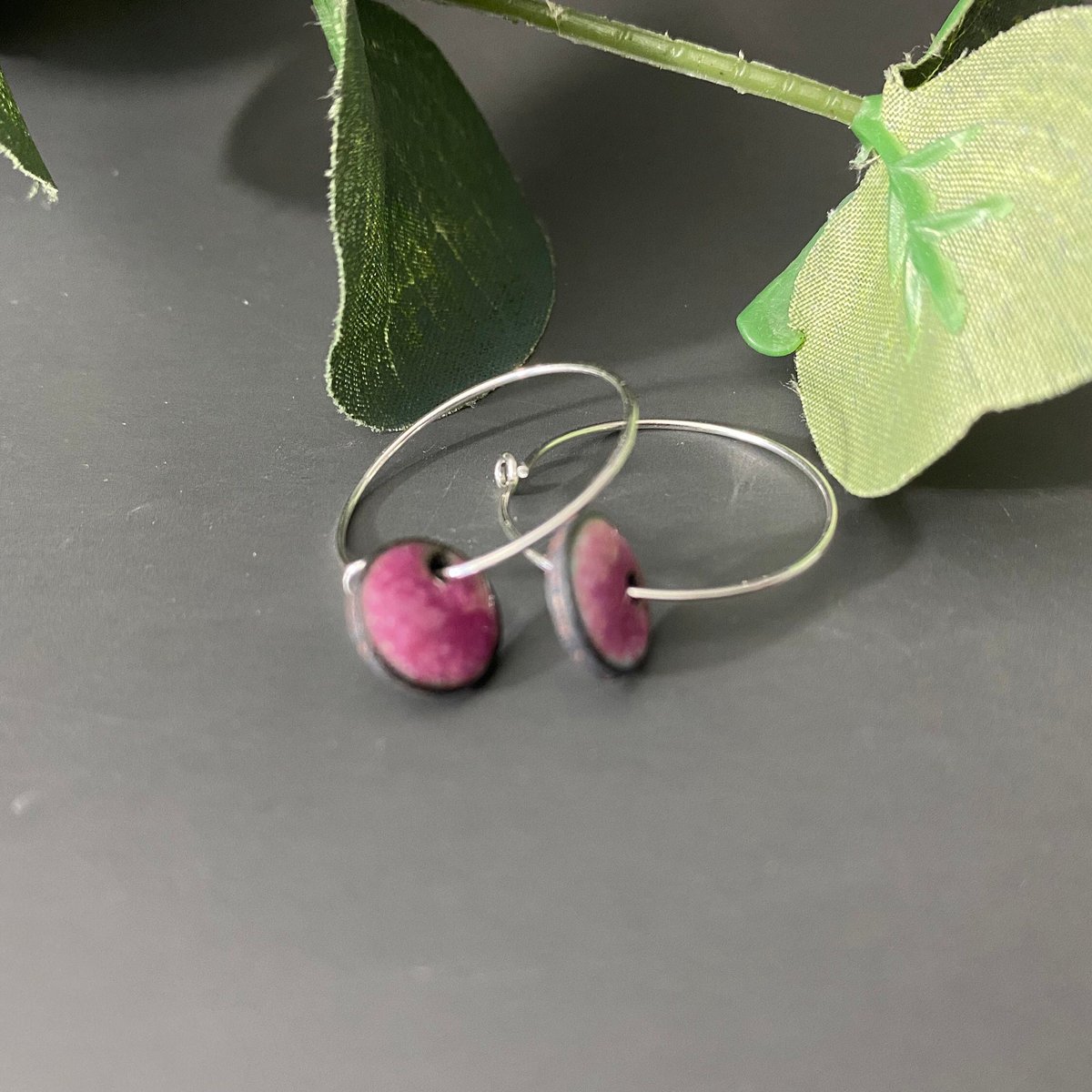 MaisyPlum2's tweet photo. Silver Hoop Earrings with Pink Enamel Charm https://t.co/X377q5OiGX #MyNewTag #UKCraftersHour #ShopIndie #MHHSBD #Etsy #MaisyPlum #RaspberryPink https://t.co/T9jlFjkrjB