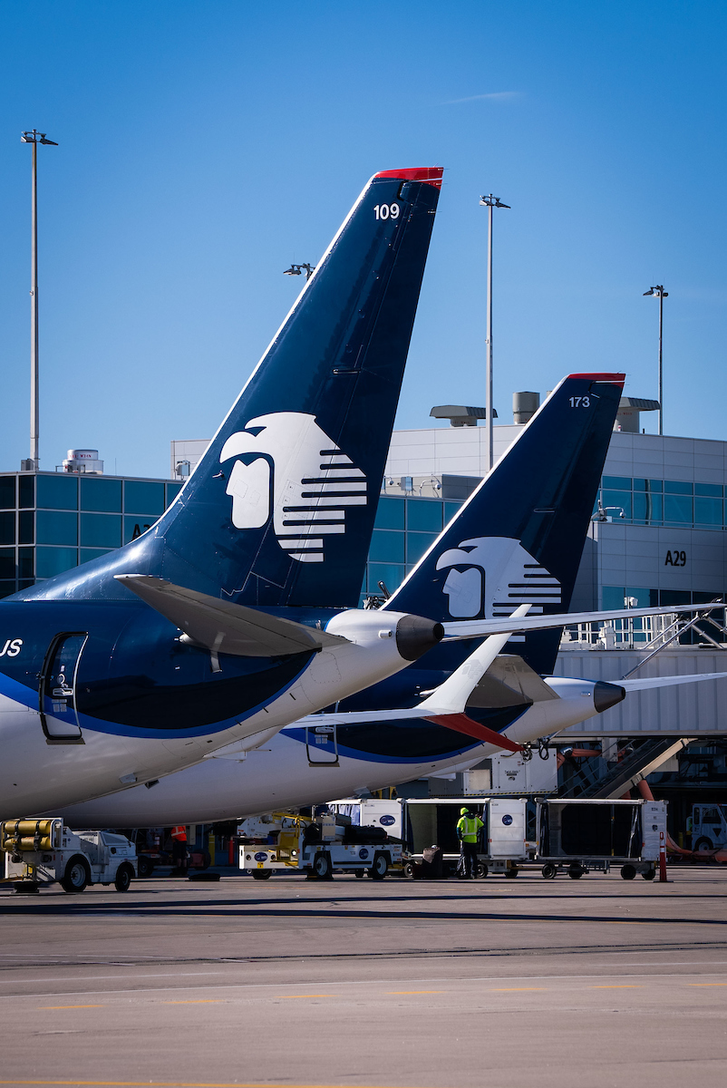 DENAirport's tweet image. Double the flights, double the fun! ✈️✈️

Today, we celebrated TWO back-to-back inaugurals with our friends at @Aeromexico. 🇲🇽 🎉

Grab your tickets to Guadalajara or Monterrey now at aeromexico.com. 
#FlyDEN