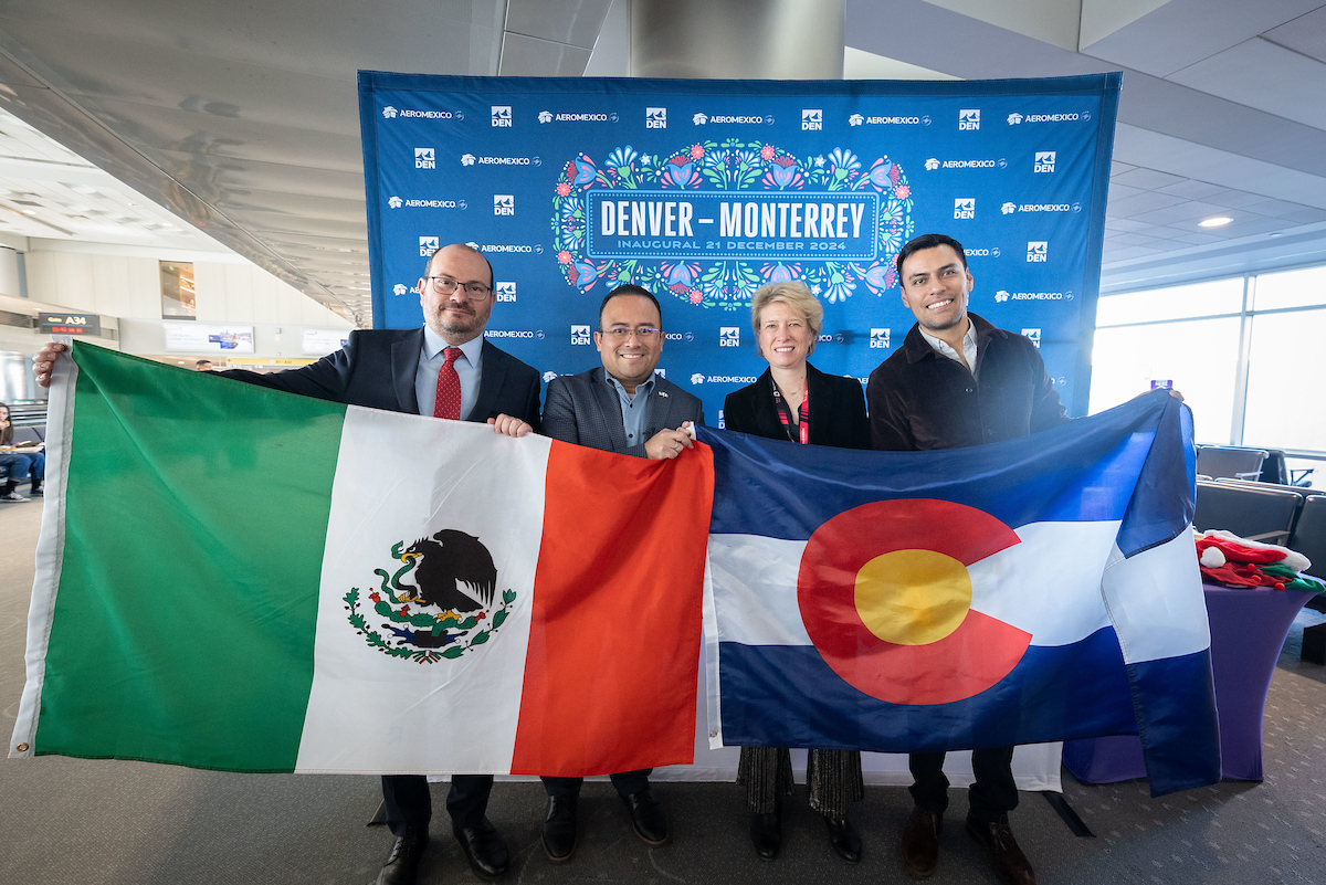 DENAirport's tweet image. Double the flights, double the fun! ✈️✈️

Today, we celebrated TWO back-to-back inaugurals with our friends at @Aeromexico. 🇲🇽 🎉

Grab your tickets to Guadalajara or Monterrey now at aeromexico.com. 
#FlyDEN