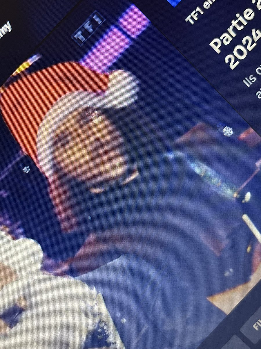 La vraie star du prime c’est le mec qui est toujours derrière Nikos ptdr jpp de lui #StarAcademy2024