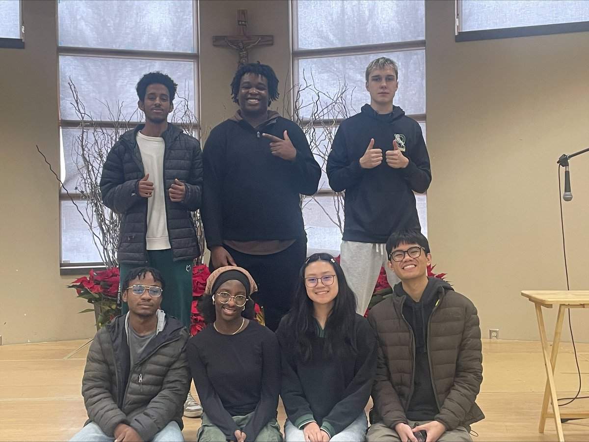 coachpatty1's tweet photo. @MillerCHS dedicated gr12s were helping out @ResParishRegina this morning with food hampers.A great way to spend their first day off. Thank you kiddos. Thanks to Resurrection for helping us with 10 families in our community. We helped 34 families this year with everyone’s support https://t.co/yQkW6CfuJW