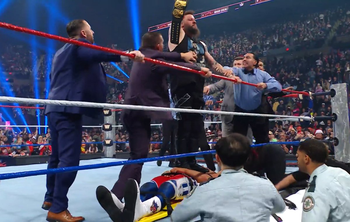 FightOwensFight's tweet image. I can’t believe it has already been a week since #SNME…

An #absolutely #unforgettable night!

I am #honored and #blessed to be your #true and #rightful @WWE #Champion. 

#Happy #Holidays #Everyone #ExclamationPoint