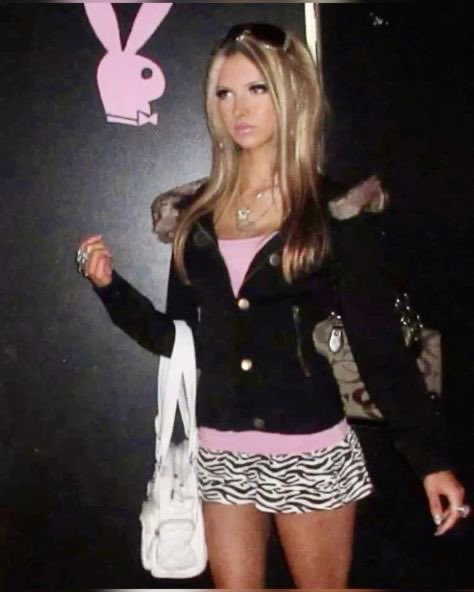 eyreloves's tweet photo. Genuinely need a survivor in DBD that’s a bimbo who wears pink with 2000s clothes. I need her to have a bratty attitude and thinks she’s better than everyone https://t.co/cGAThe3NIx