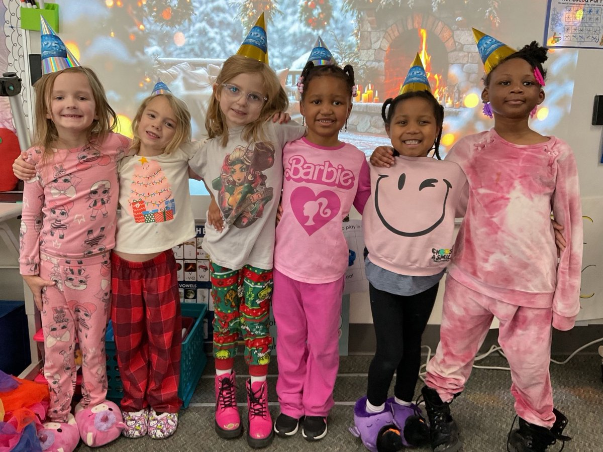 MsWuAS's tweet photo. Ending the year with all smiles! Happy Winter Break!!! https://t.co/FbFmJrTppc