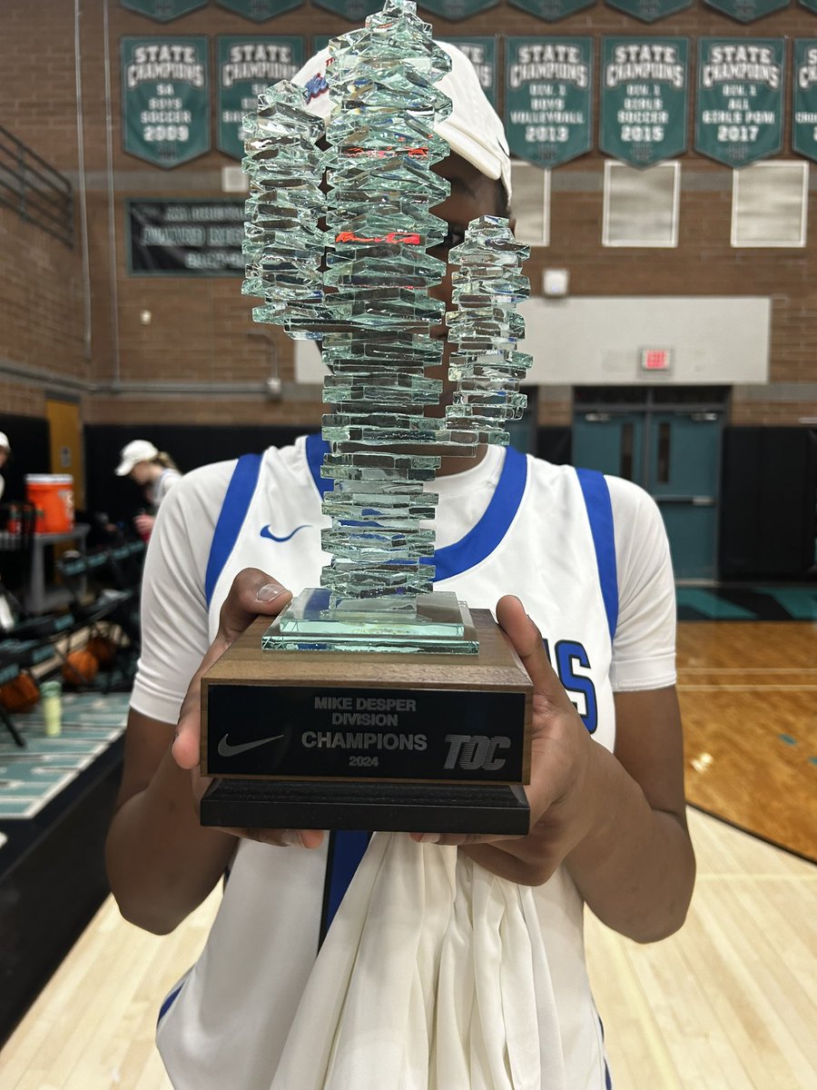 JaydaLR1's tweet photo. 🏀🏀🔒🔒🔒🔥🔥🔥@niketoc was a BIG time vibe! @HRHS_Wbb we BALLED OUT! Mike Desper Division Champions!!! My squad is 🔥🔥🔥9-0, representing Colorado WELL!! Let’s gooooo! @girlsbballco @PGHColorado @JrAllStarCO https://t.co/NvofuNC4Fl