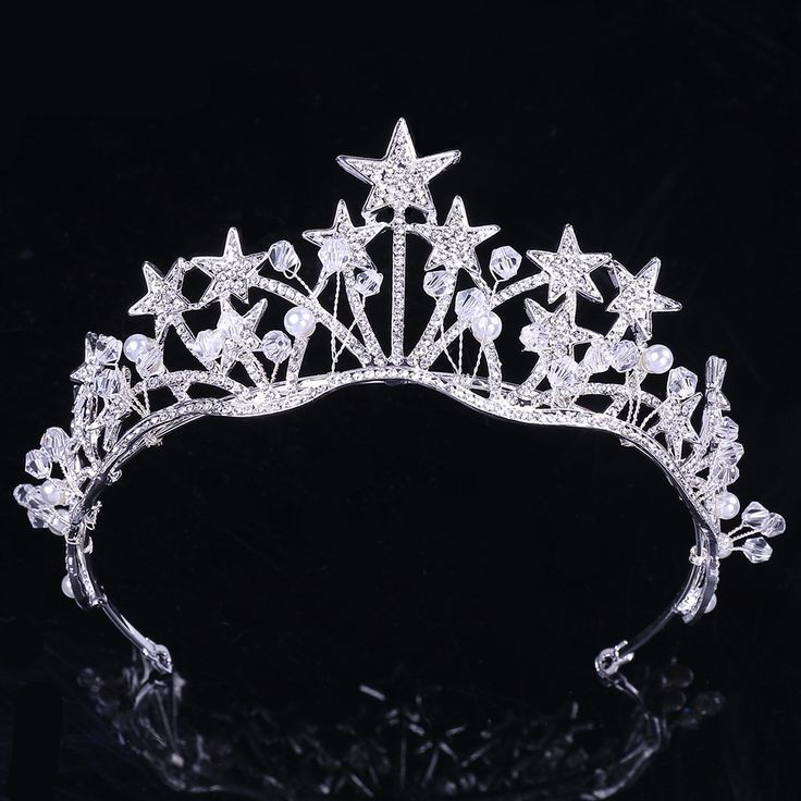 TWSTCOMMITTEE's tweet photo. { #nightravenyule }

And without further ado, we are happy to present you your Yule Queen, @DRAC0N1A, and your Yule King @berrixlips!

Give them a hand, everyone!

Malleus and Riddle, please come forward to collect your crown and sash! https://t.co/QzFvuouhTn