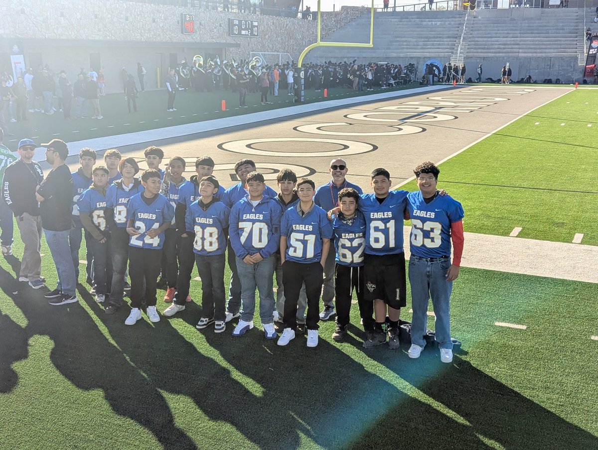 San Elizario Football (@sanelifb) on Twitter photo San Elizario ISD is shining bright <a href="/915Showcase/">Greater EP Football Showcase</a>! From the GEMS District Champions & the spirited cheer seniors to #31 Zamar Vargas proudly representing SEHS on the field, our Eagles are soaring! 💙🏈
#TDEP #915Showcase #CommitmentValorYCorazon San Elizario ISD is shining bright <a href="/915Showcase/">Greater EP Football Showcase</a>! From the GEMS District Champions & the spirited cheer seniors to #31 Zamar Vargas proudly representing SEHS on the field, our Eagles are soaring! 💙🏈
#TDEP #915Showcase #CommitmentValorYCorazon