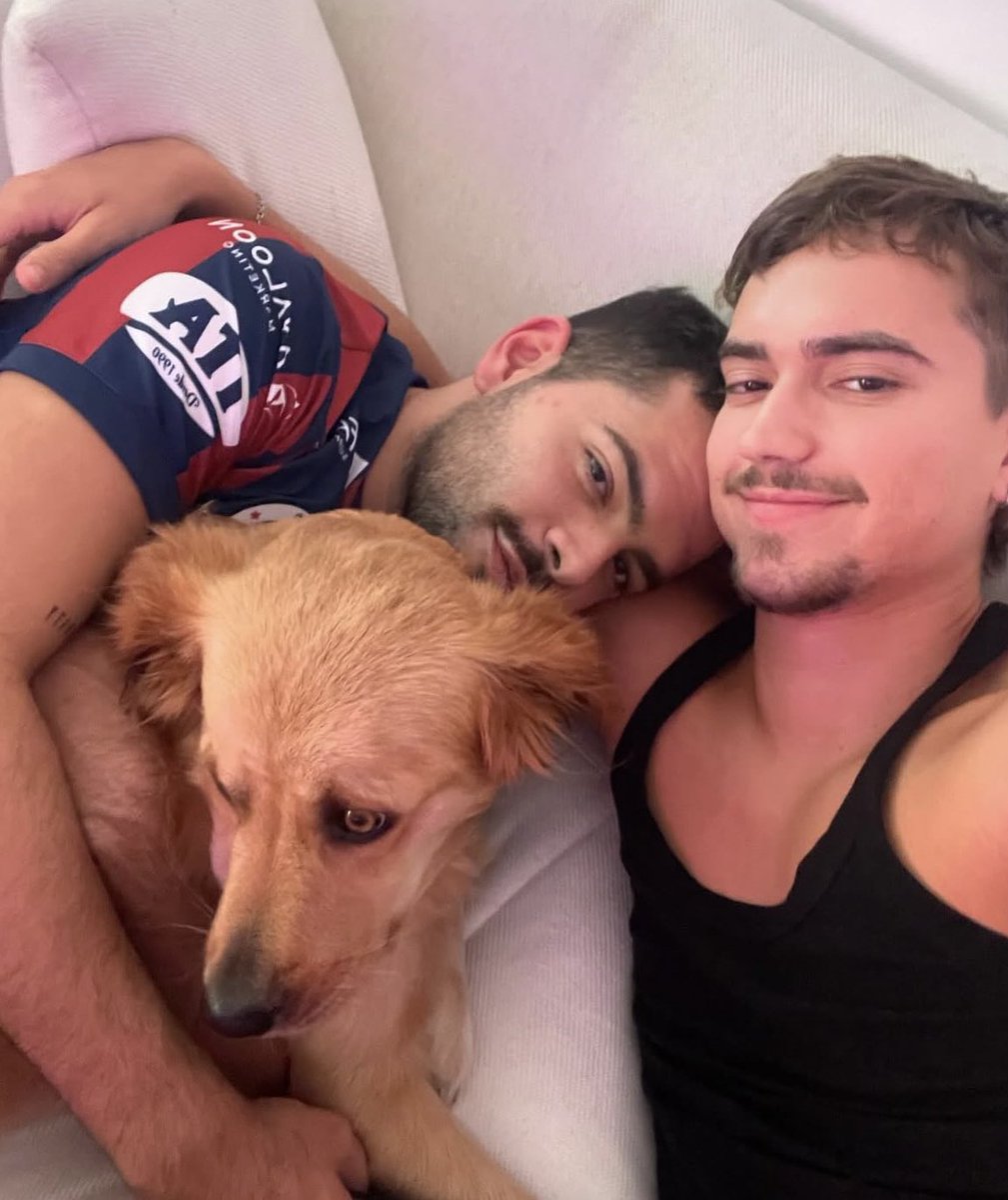poponze's tweet photo. Pedro Sampaio em nova foto com o namorado, Henrique Meinke. 💘 https://t.co/SEuAcQxXyb