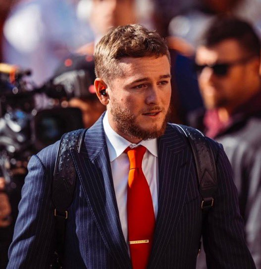 EricLDaugh's tweet photo. 🚨 AMAZING: Texas Longhorns quarterback Quinn Ewers shows up to the game with a Trump tie clip https://t.co/0VNWgC4mLP
