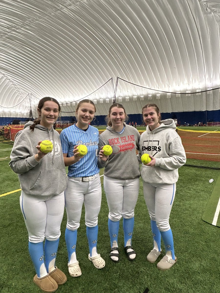 BombersIL16u's tweet image. 4 bombs today !!! @aksnell04 @AddieSeitz10 @gracevidmar2025 @mekayac18