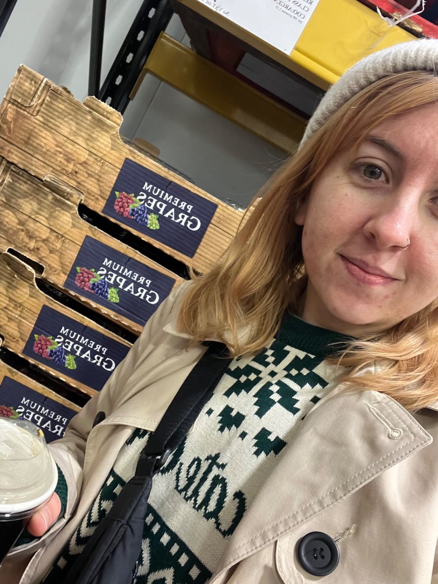 Chelsiee_97's tweet photo. Went to The Grapes today, but never saw @Syndicate 🎅 🤣 https://t.co/TP8cjtbRSI