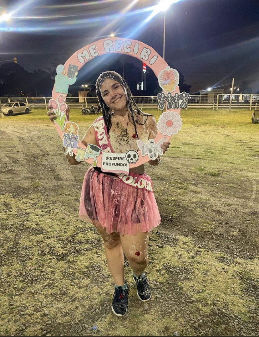 Me recibí, aprobé mi última materia con un 10 y la pase rodeada de mucho amor, que mas puedo pedir 🥹💖

SOY RADIÓLOGA☢️✨❤️