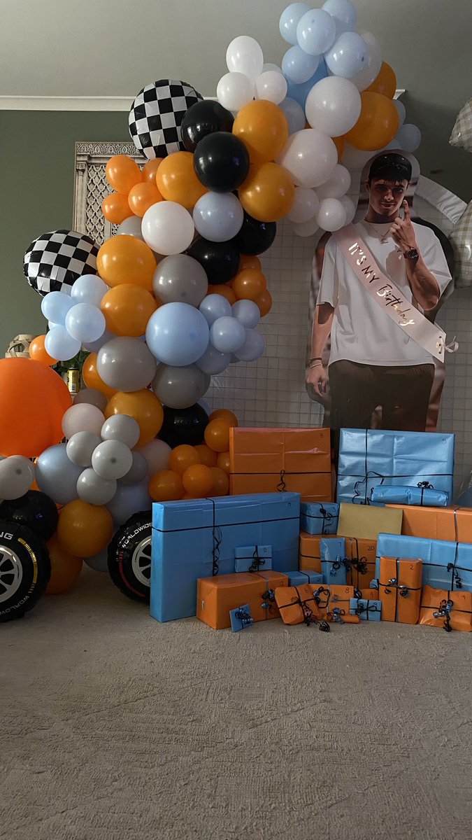 charli ⁴ 🏎️🧡 tweet media
