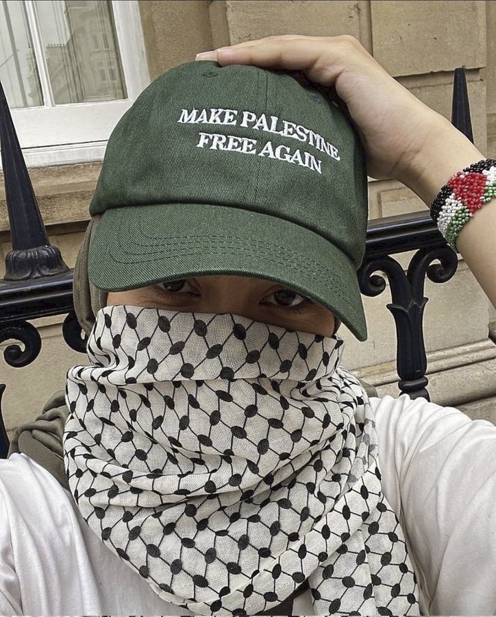 My account is dying!  
If you see this post PLEASE, just comment 🍉,🇵🇸 or even a Dot.