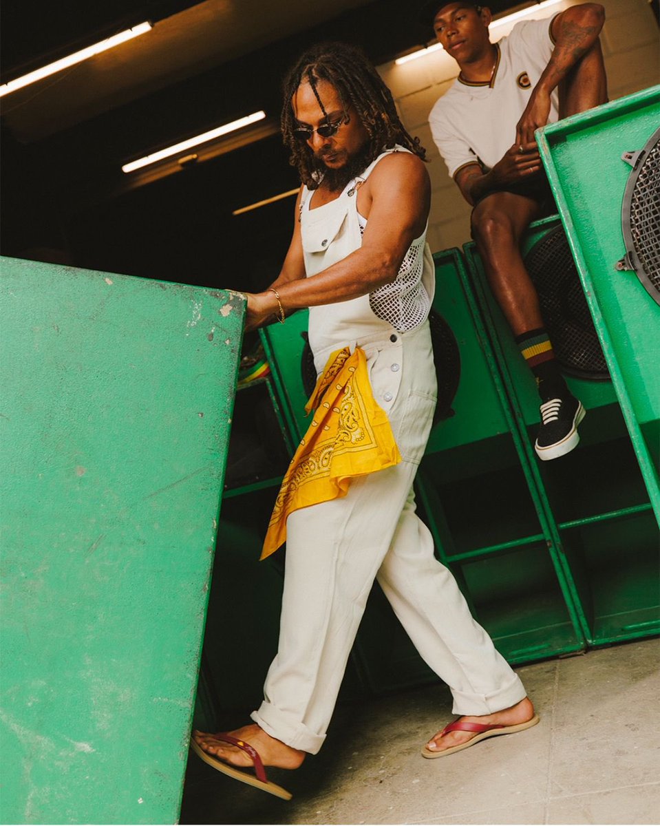 Let’s do some music over da corner deh!