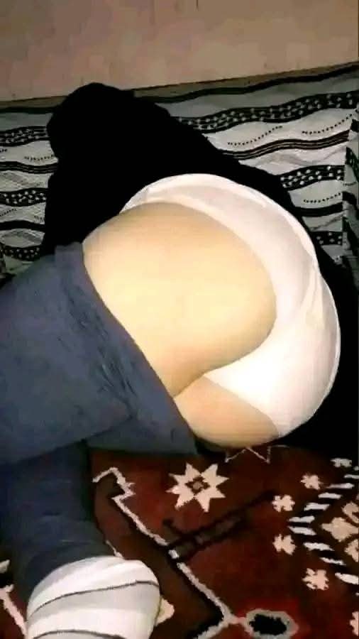 اختي كل يوم حزينه وتنام كذا سالتها شفيك ردت وهي حزينه ابي اطعم زب مين الكفو ويرحم اختي ويعطيها زبه؟ 
رد🫶🏻