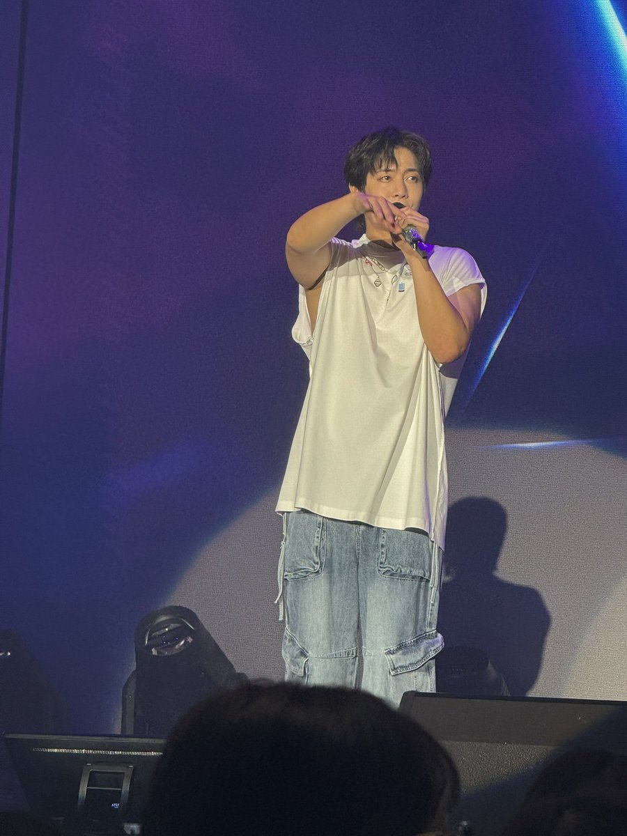 I visited my grand aunt who is 80 years old in Hong Kong. She told me she watches concerts even at her age.  That encourages me. 
Kim Hyun Joong said 2025 is his 20th year of debuted as an artist/singer. He wants to do 30, 40 and 50 years.