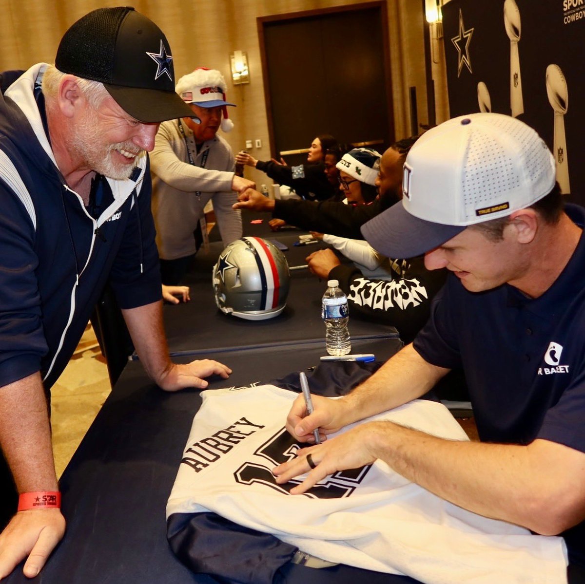 StarSportsTours's tweet photo. Brandon Aubrey at Star Sports today!!!🤩🏈
#TBvsDAL
#DallasCowboys #OnlyWithSST #CowboysTravel #CowboysNation #WeDemBoyz #meetandgreet https://t.co/VSsjpZqvOH