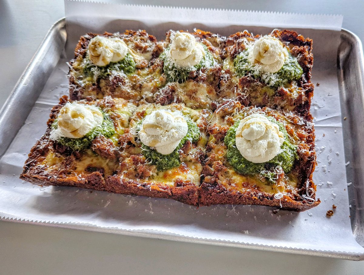 Had some of the best pizza I've ever had at #SamsSquarePizza. This was some great Detroit style pizza 🍕