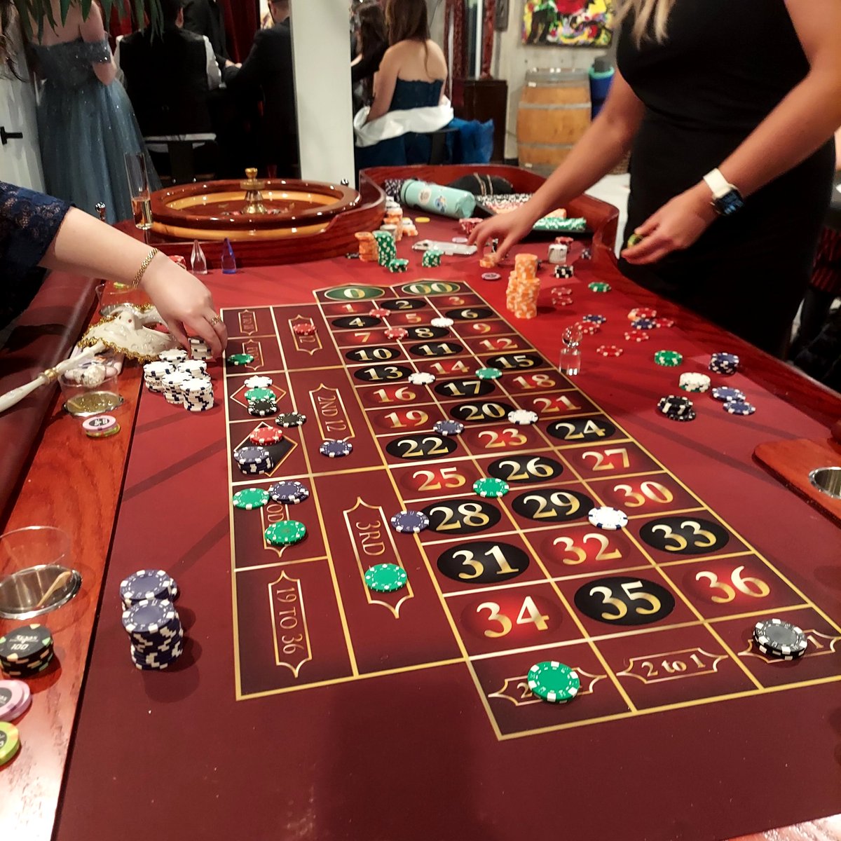 Happy Holidays from the #Aphmau crew! Was wonderful seeing all my friends &amp; doing lots of fun stuff! Looking forward to making even more amazing vids for ya in 2025! 🤩💖🎶😻