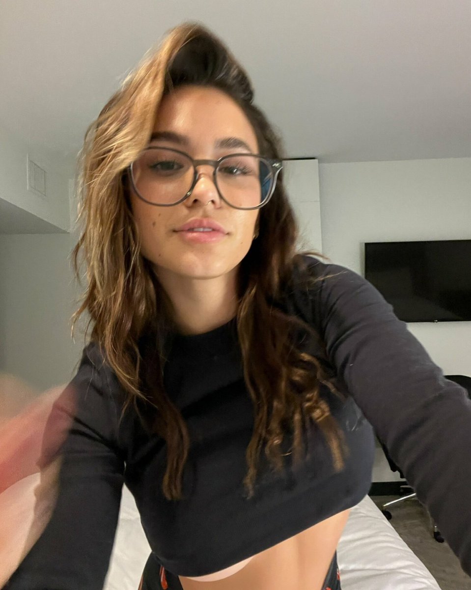 Lavaxgrll tweet media