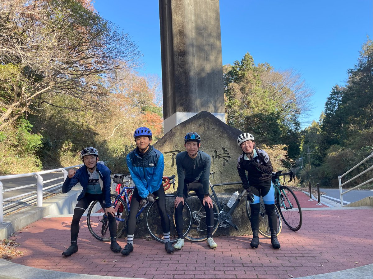 12月14日に、猪鍋ライドを行いました！

部員が大学から片道30kmほどの場所で、絶品の猪鍋をいただけるお店を発見🐗🍲
ボリューム満点のお鍋に、部員たちは大興奮！🥰💓
カロリーオーバーライドもツーリングの醍醐味です😋🚴‍♀️
ごちそうさまでした🙏

#筑波大学サイクリング部ツーリング班