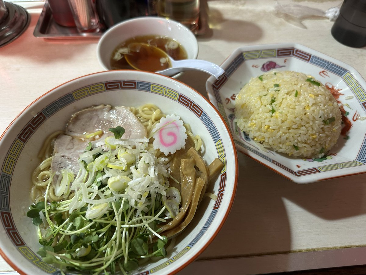 crazypezkun's tweet photo. 宝華@東小金井

宝そば半チャーハンセット

何日もベッドで過ごしていたので
足の筋肉の衰えを感じる https://t.co/nDdn0Mg8W1
