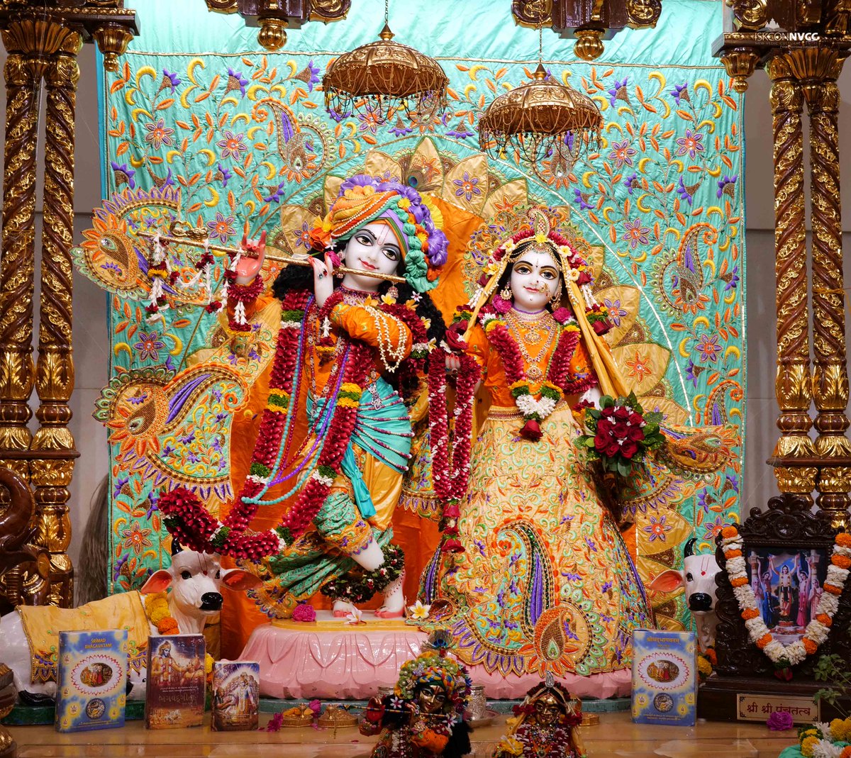 ISKCONPune's tweet photo. 🙏🏽Today's Darshan 📿 🗓22-12-2024🙏
🌷Sri Sri Radhavrindavanchandra🌷
🚩@ISKCONNVCCPune🚩
.
.
#ISKCONNVCC #ISKCONPune #ISKCONNVCCPune #ISKCON
#22nddecember #22nddecember2024 #Sunday
#Harinaamsankirtan #Radheshyamdas #Radheradhe
#Sankirtan #Kirtan #Vrindavan #Mayapur #Prabhupada https://t.co/446YKFerue