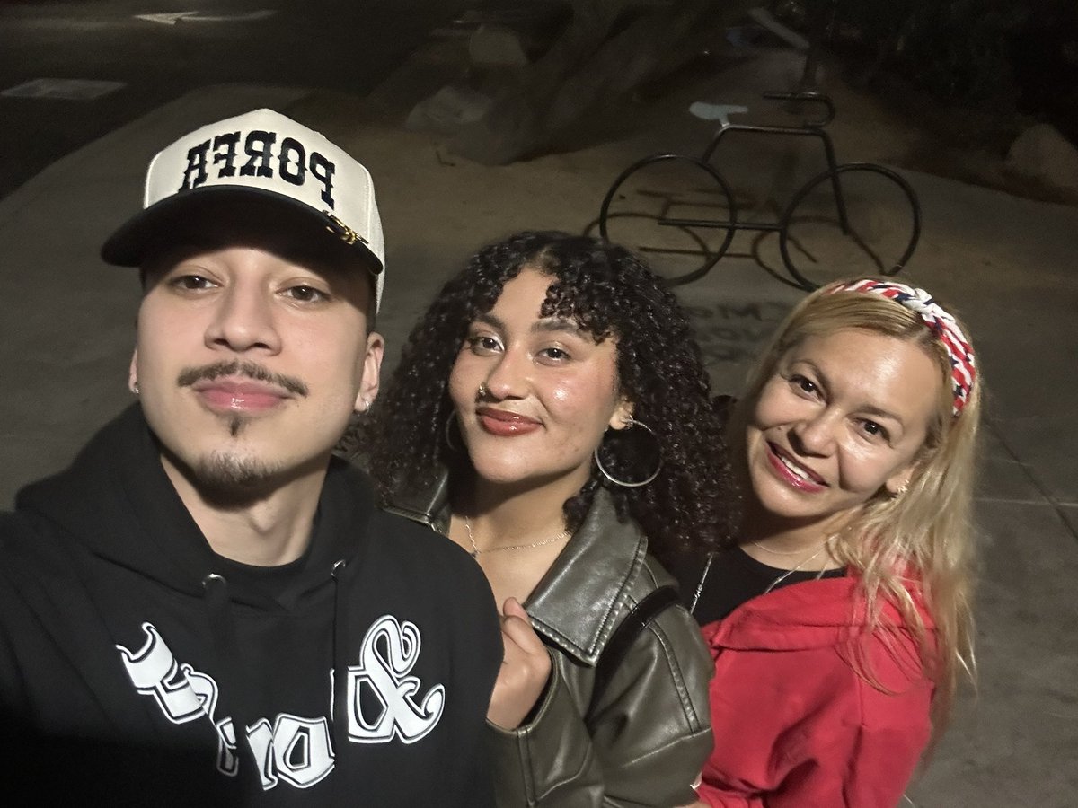 ctrlaIex's tweet image. “you smell so good damn omg” 
“your makeup turned out really good btw”
when i tell y’all this is my boyfriend… I MEAN IT!!! 💌