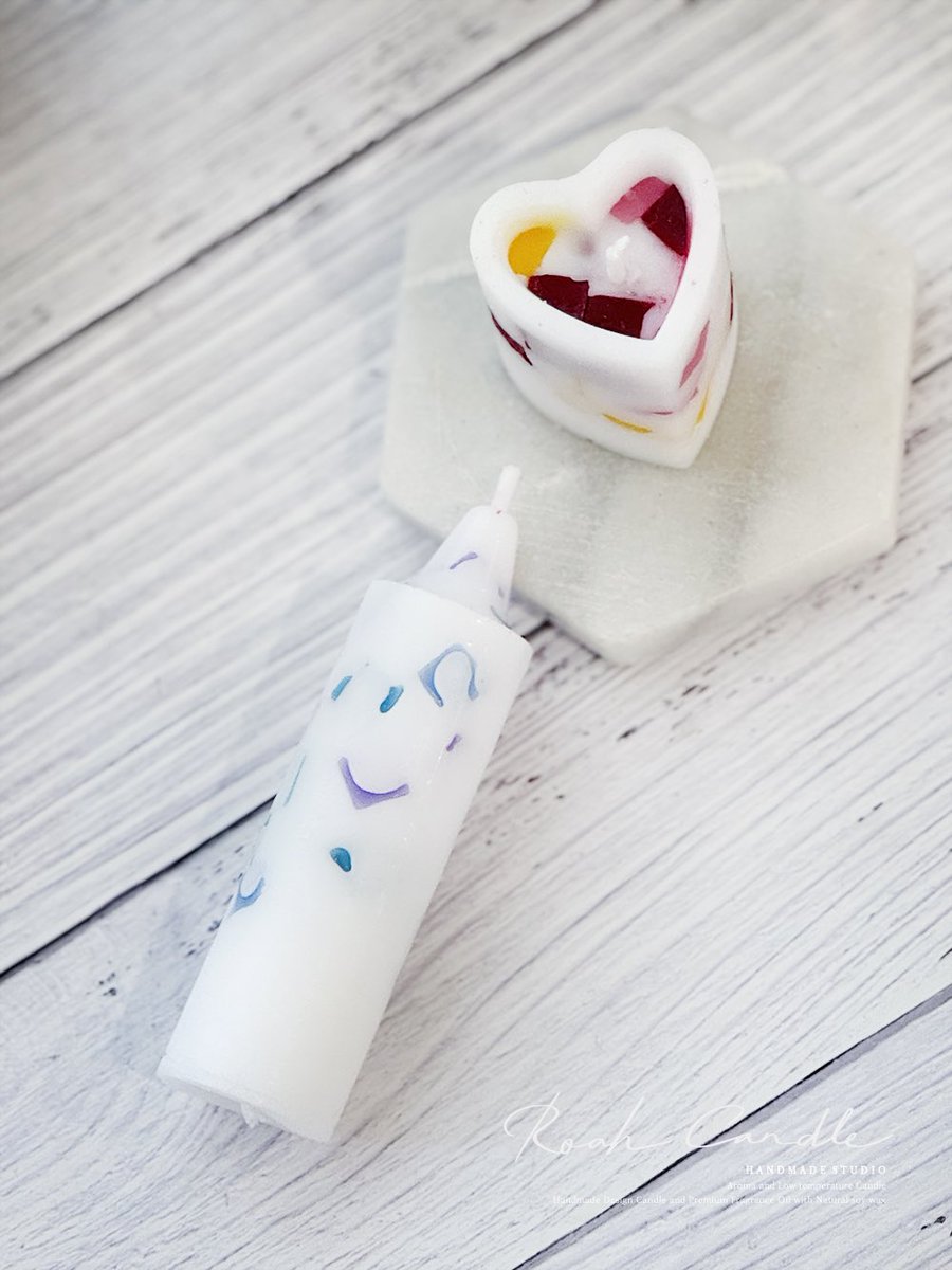 🕯️이번 클래스에 반응이 좋았던 저온초를 뽑자면???

개인적으로 4개 뽑아봤어요~
그 중 크리스마스저온초가 정말 인기가 많았습니다!
색 떨어지는 모양이 정말 예쁘거든요

25일까지만 판매중이라 다들 아쉬워하셨어요🥲
지금 스토어에서 무료배송 중이니 많이 이용해주세요🥰