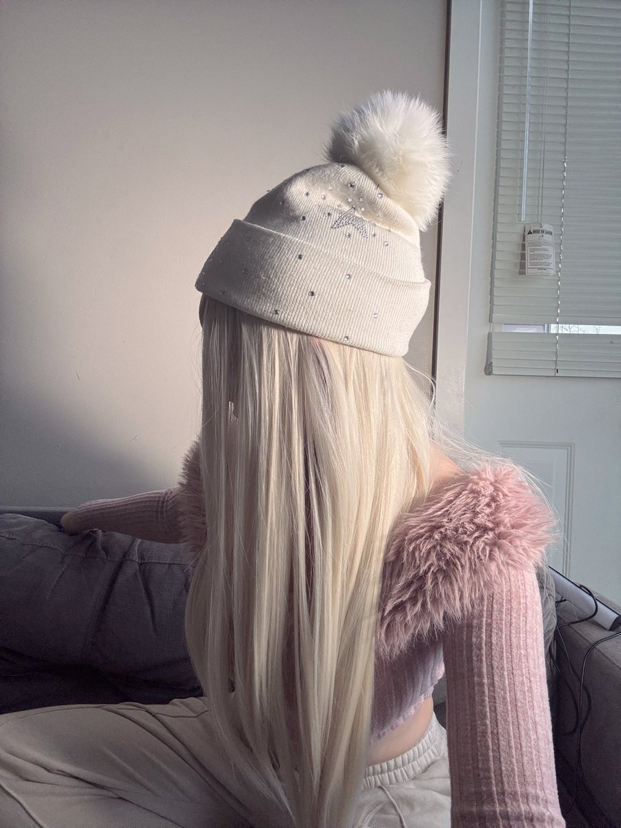ivy_wylder's tweet photo. get comfy ❄️ https://t.co/awfeUNSOpK
