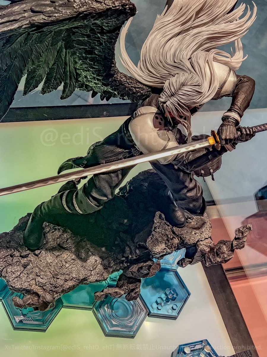 ediS_rehtO_ehT's tweet photo. FF7R マスターライン、正面からは撮り散らかされてると思うのでニッチな画角
上からセフィロス
#FF7R #MASTERLINE #Prime1Studio https://t.co/e5jwf5s7jw