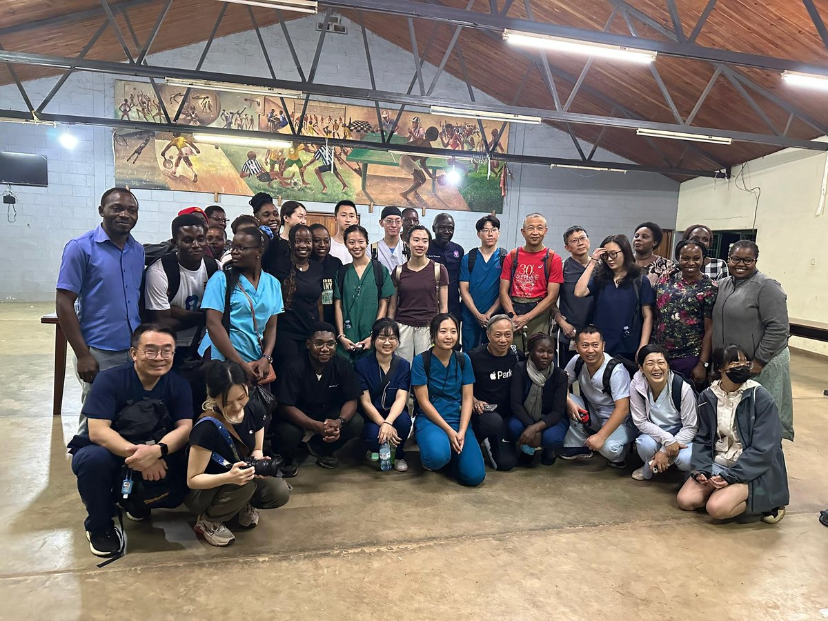 ucudsa_'s tweet photo. "On 1st August, UCU BDS 4 teamed up with students &amp; dentists from Hong Kong for an outreach at Berakhah Medical Center, Wakiso, caring for special needs children. Grateful to our school for this amazing opportunity. 🦷💙 #DentalOutreach #GlobalCollaboration" https://t.co/duQjdlc5F1