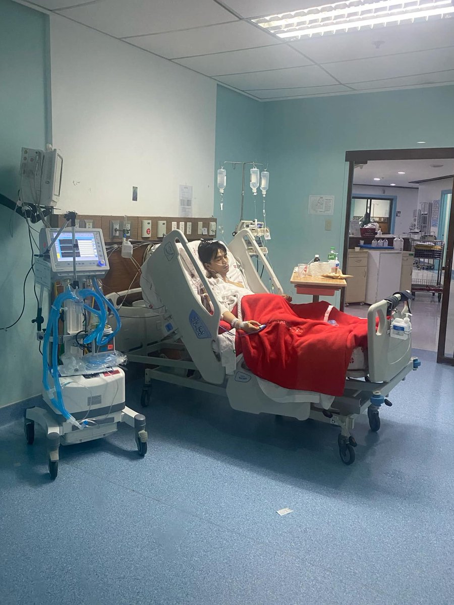 Before the year ends, I want to thank <a href="/web3_Hive/">Hive 🐝</a> for saving me from depression, loneliness, and being broke. 

Almost died from being heartbroken literally and the only thing that keeps me pushing was my family and those strangers that I just met randomly online.

#Hiveisthevibe