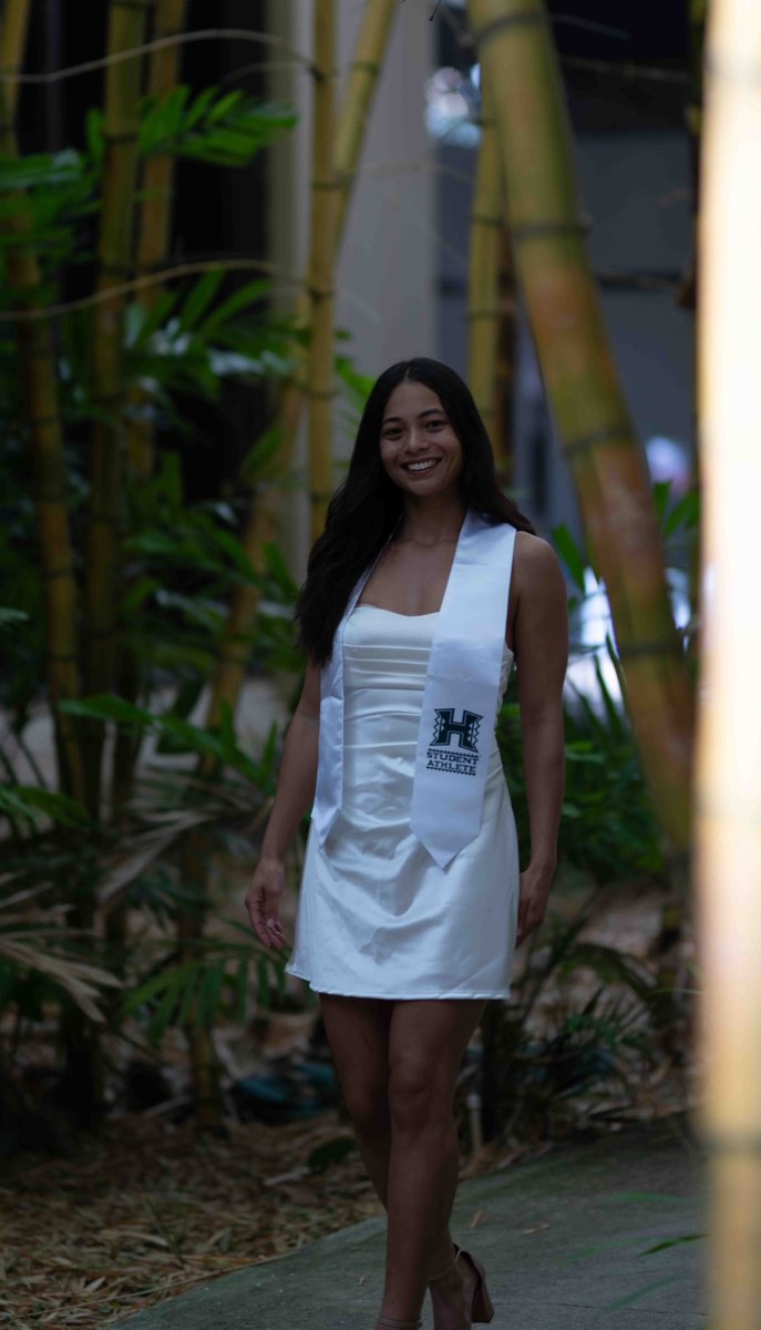 Aloha!
Congratulations to Mya’Liah and Sissy for completing their UH degrees! Good luck in your next chapters! 
#gobows