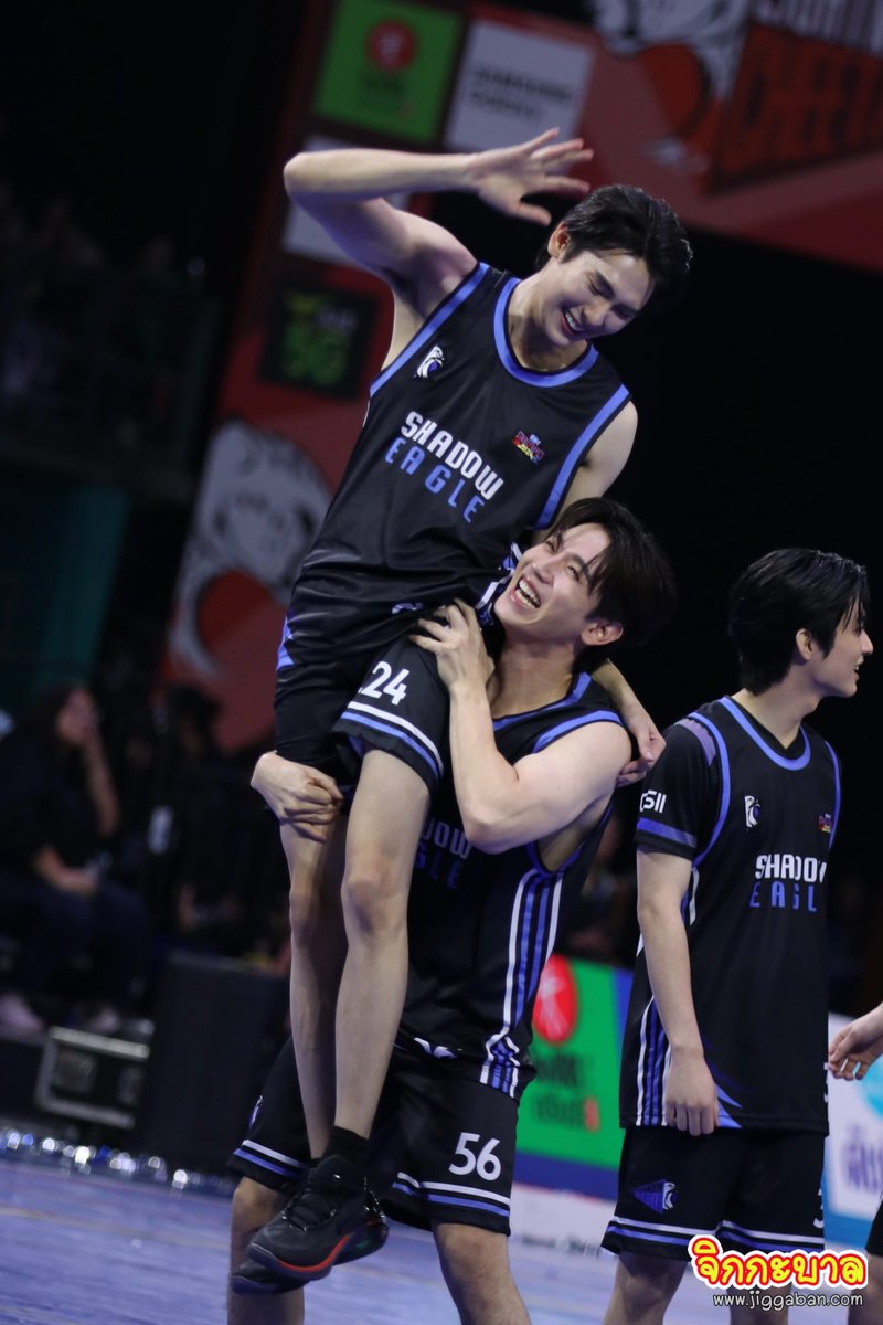 jiggaban_news's tweet photo. พี่น้องนิว กับ น้องลูกบุ๊ค 🏀
นักบาสบ๊อกแบ๊กจากทีม Shadow eagle 

#GMMTVStarlympics2024
#Newwiee #kasibook https://t.co/iVFv04GpN8