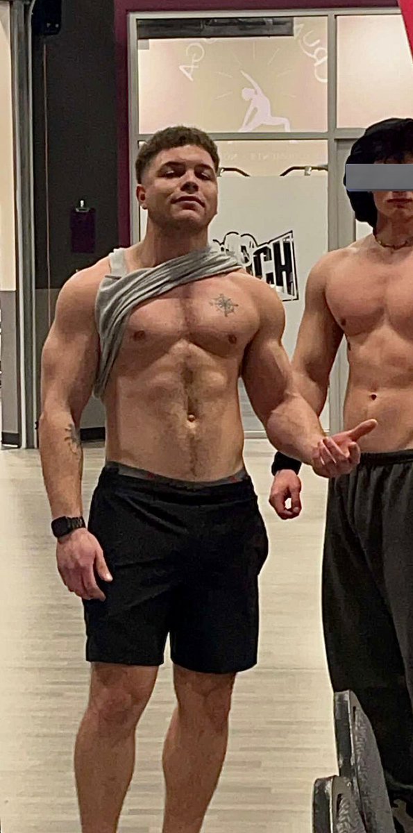 Progress Update; been in the gym consistently for a little over a year now 

A lots changed and although things aren’t perfect, I’m the happiest I’ve been in a long time

Just a reminder, it’s never too late to get started and do the things necessary to take care of yourself :)